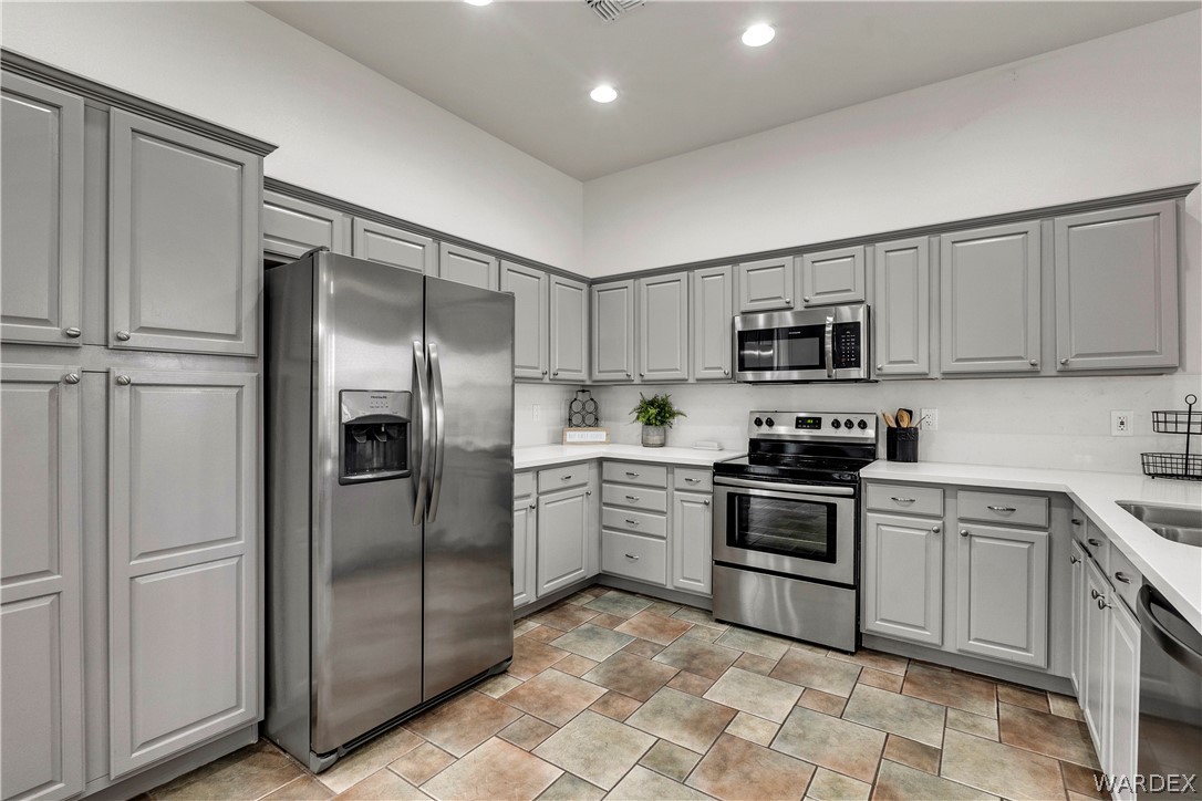 2013 Pegasus Ranch Road Bullhead City, AZ 86429 - Photo 19 of 63 Kitchen