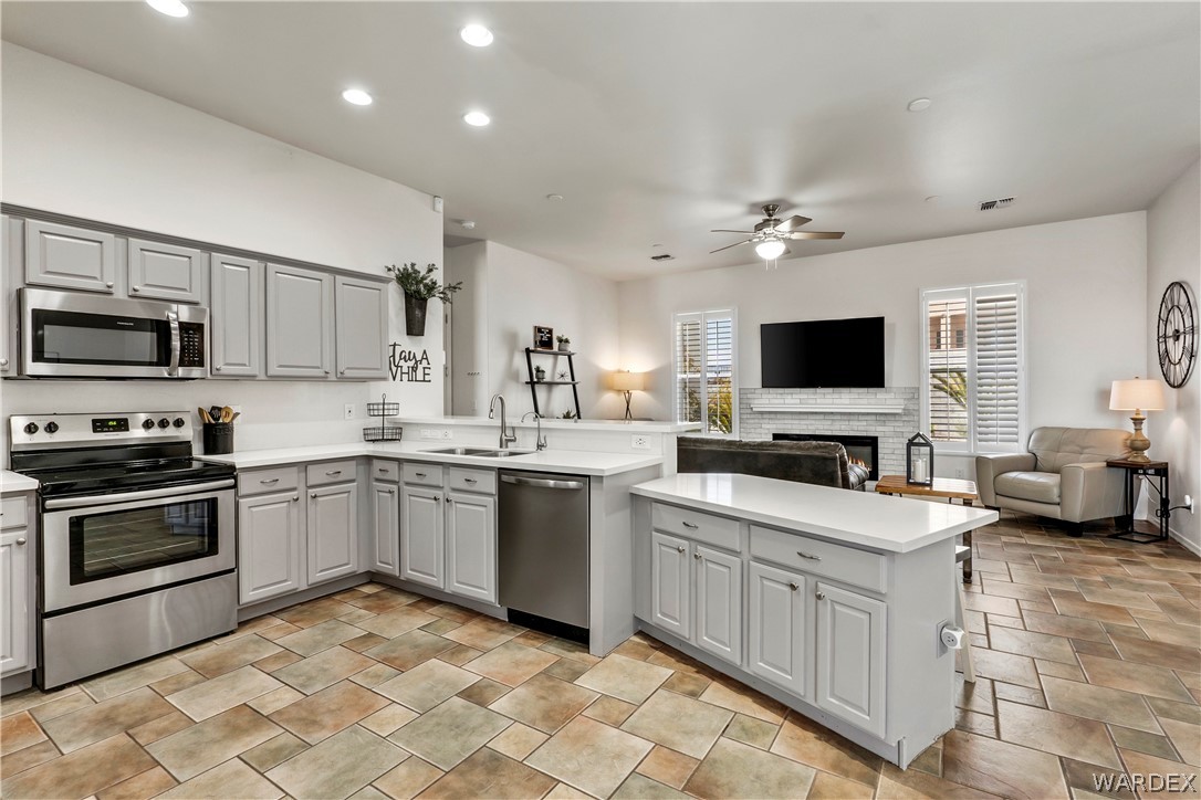 2013 Pegasus Ranch Road Bullhead City, AZ 86429 - Photo 23 of 63 Kitchen