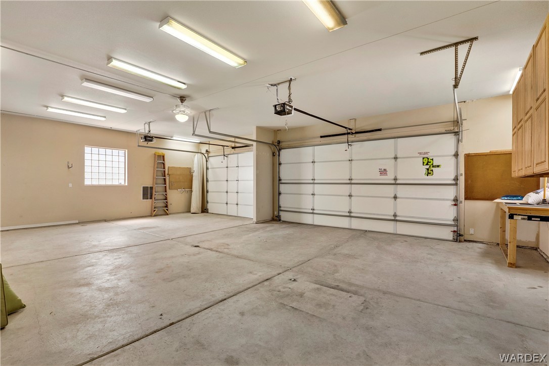 2013 Pegasus Ranch Road Bullhead City, AZ 86429 - Photo 43 of 63 Garage