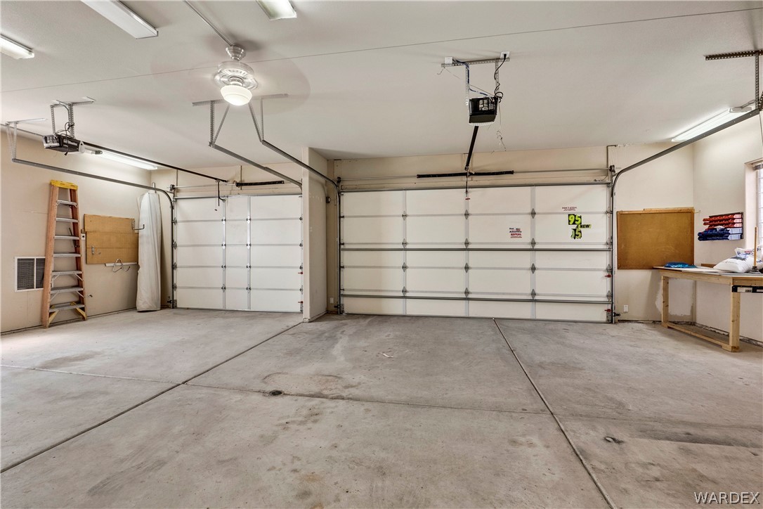 2013 Pegasus Ranch Road Bullhead City, AZ 86429 - Photo 45 of 63 Garage