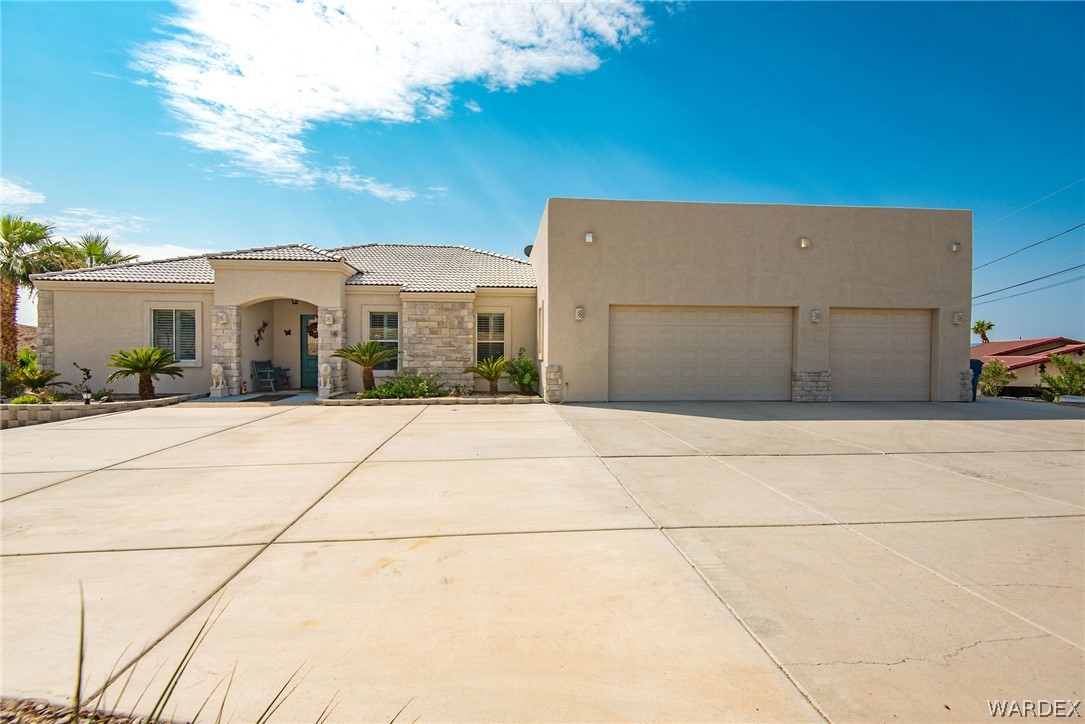 2013 Pegasus Ranch Road Bullhead City, AZ 86429 - Photo 5 of 63 Front of Structure
