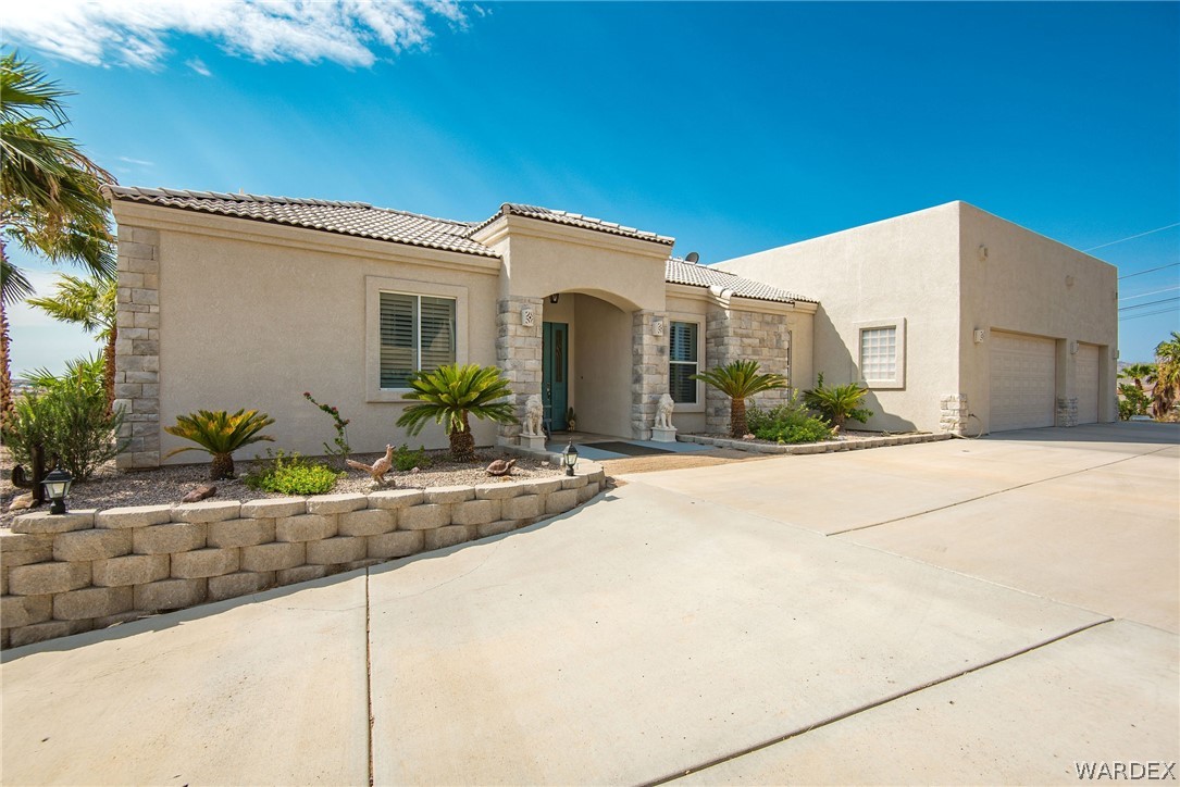 2013 Pegasus Ranch Road Bullhead City, AZ 86429 - Photo 6 of 63 Front of Structure