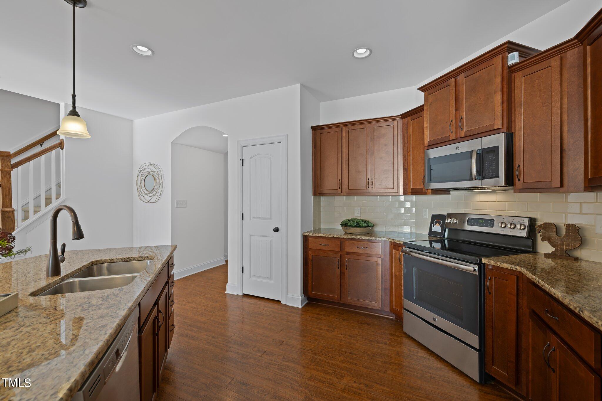 138 Token House Road Durham, NC 27703 - Photo 8 of 39 27-web-or-mls-5Z8A8483
