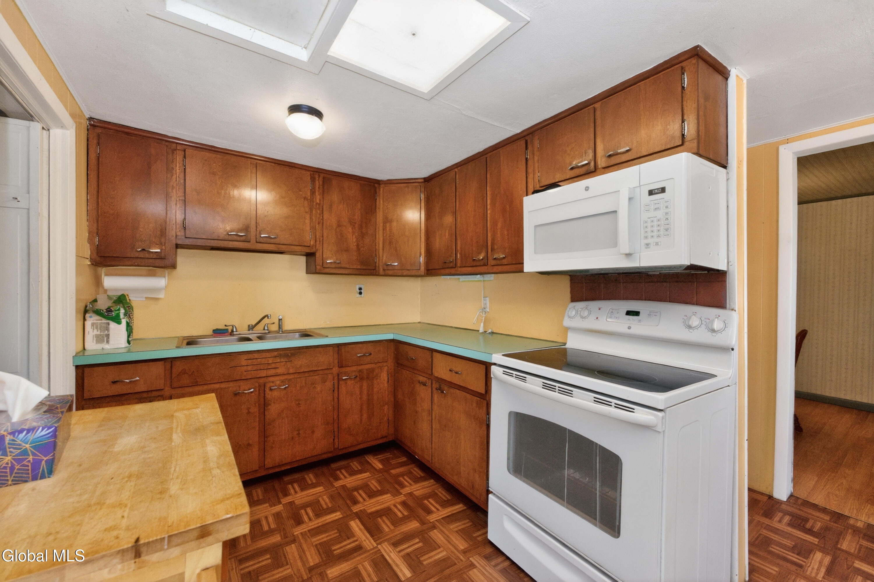 223 Vly Road Colonie, NY 12309 - Photo 8 of 16 3 Kitchen 1
