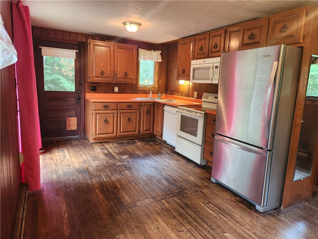 223 South Benbrook Road Butler, PA 16001 - Photo 11 of 31 All appliances included & sliding glass door to the outdoor oasis.