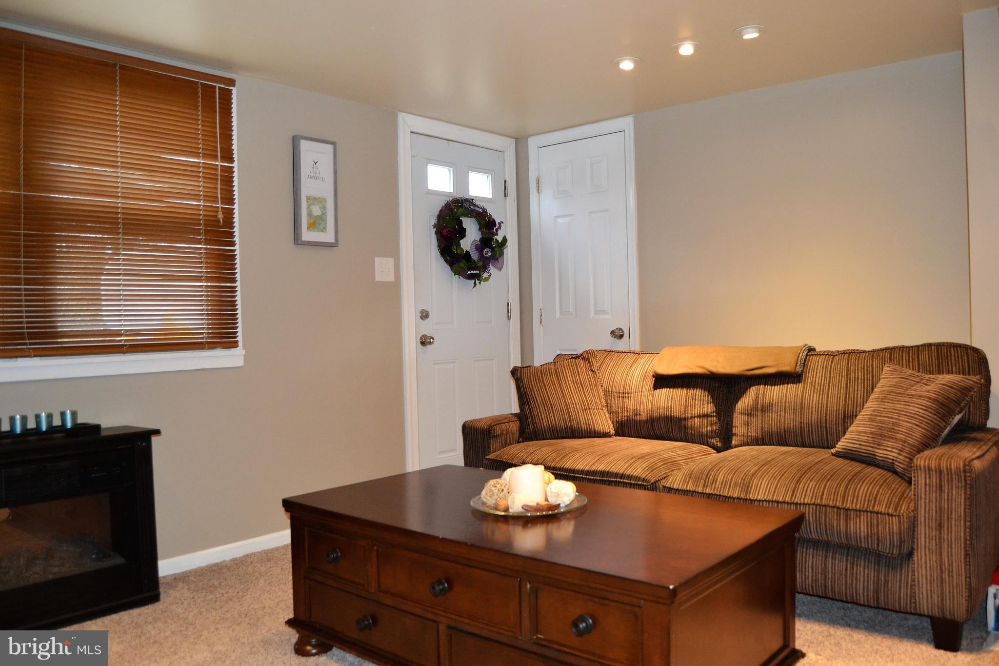 1015 Grovehill Road Baltimore, MD 21227 - Photo 17 of 21 Family Room