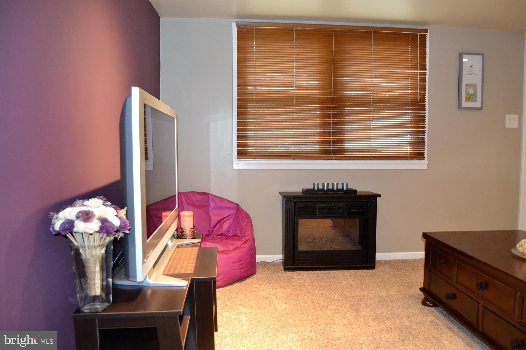 1015 Grovehill Road Baltimore, MD 21227 - Photo 18 of 21 Family Room