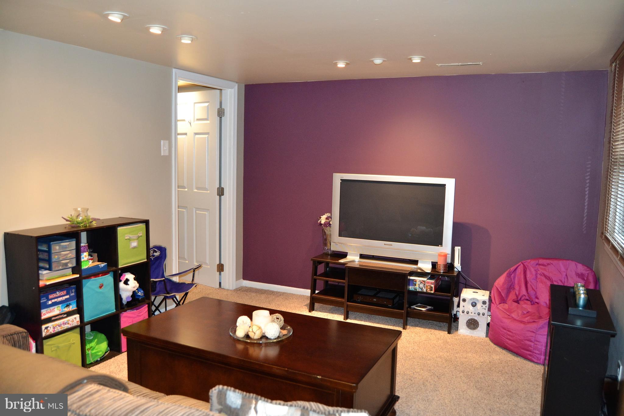 1015 Grovehill Road Baltimore, MD 21227 - Photo 19 of 21 Family Room