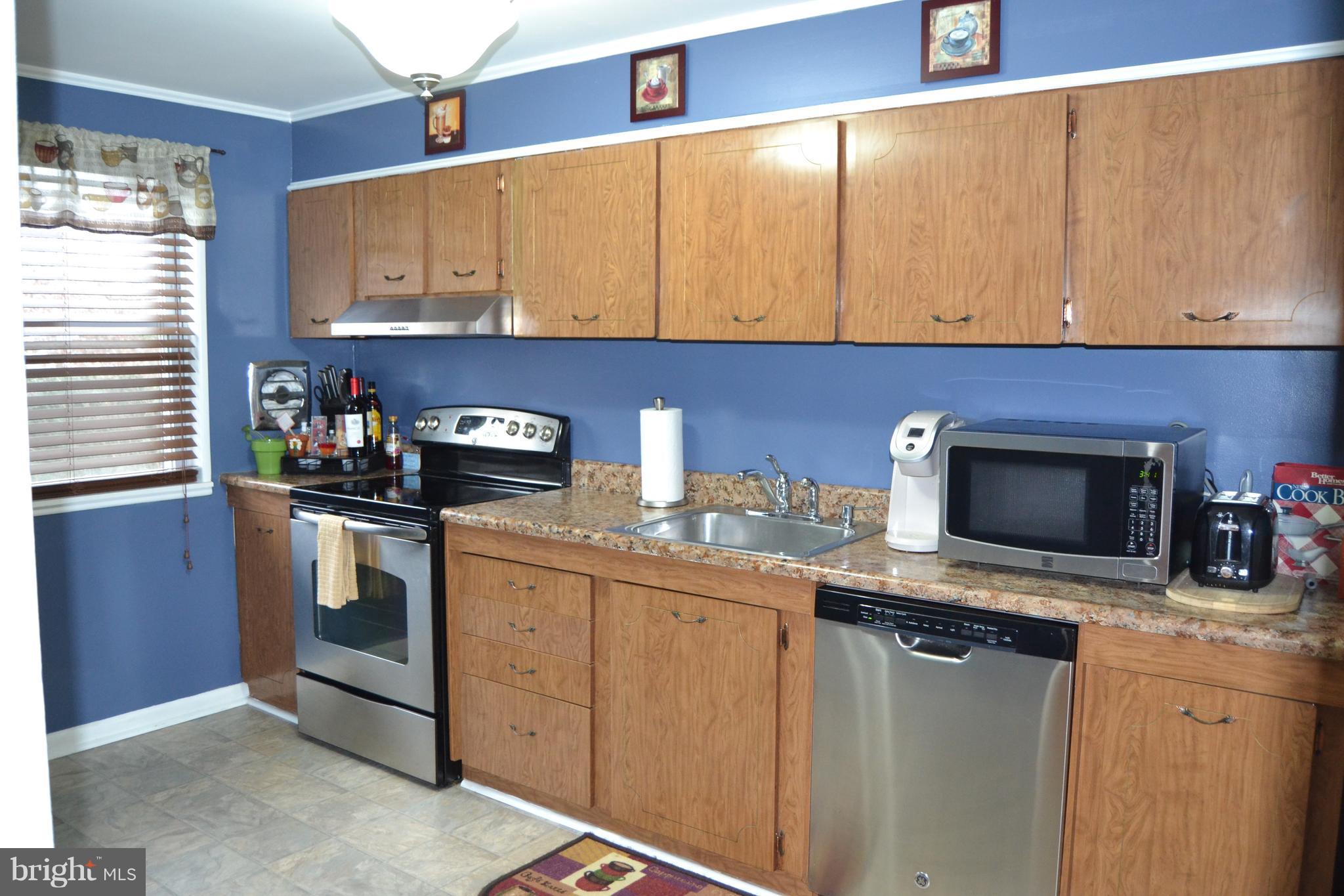 1015 Grovehill Road Baltimore, MD 21227 - Photo 5 of 21 Kitchen