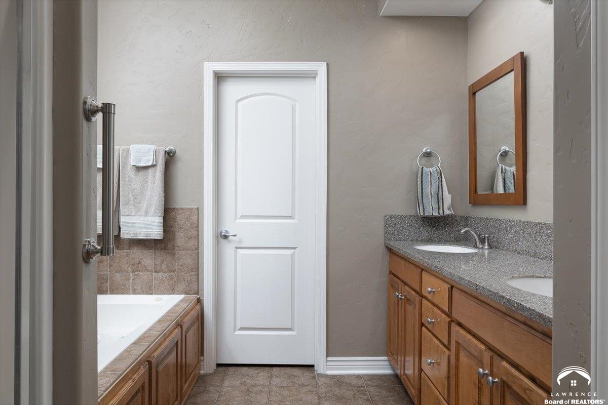 5249 Carson Place Lawrence, KS 66049 - Photo 18 of 25