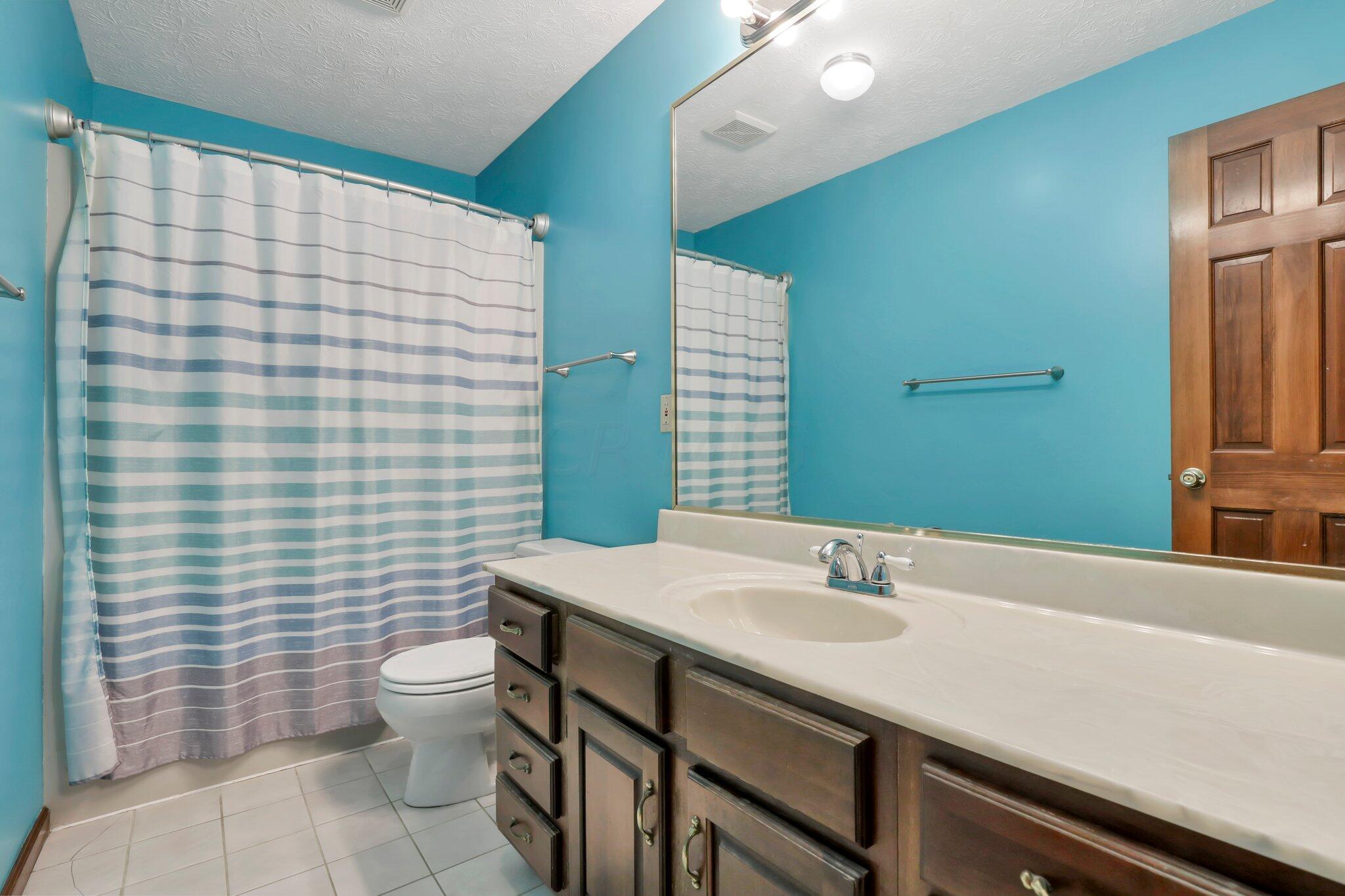 7176 Darby Road Circleville, OH 43113 - Photo 22 of 45 Primary Suite Bathroom