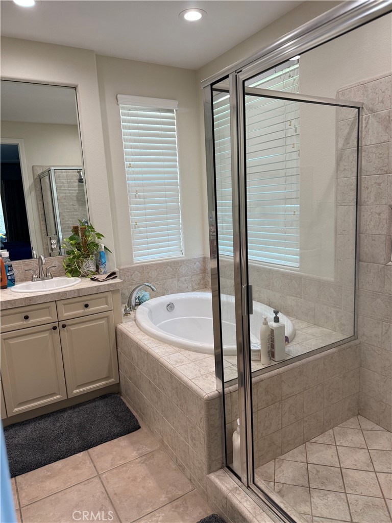 244 Via Padua Rancho Mirage, CA 92270 - Photo 8 of 35 a bathroom with a tub sink and mirror