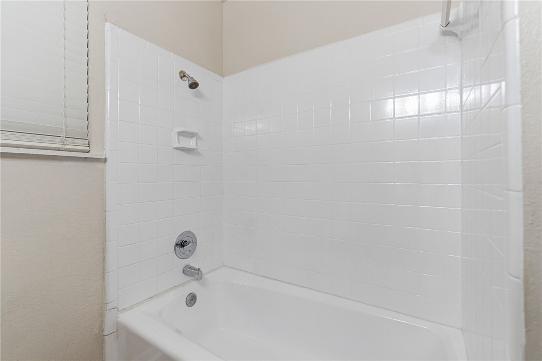 5921 Riley Drive Corpus Christi, TX 78412 - Photo 13 of 20 a bathroom with a tub