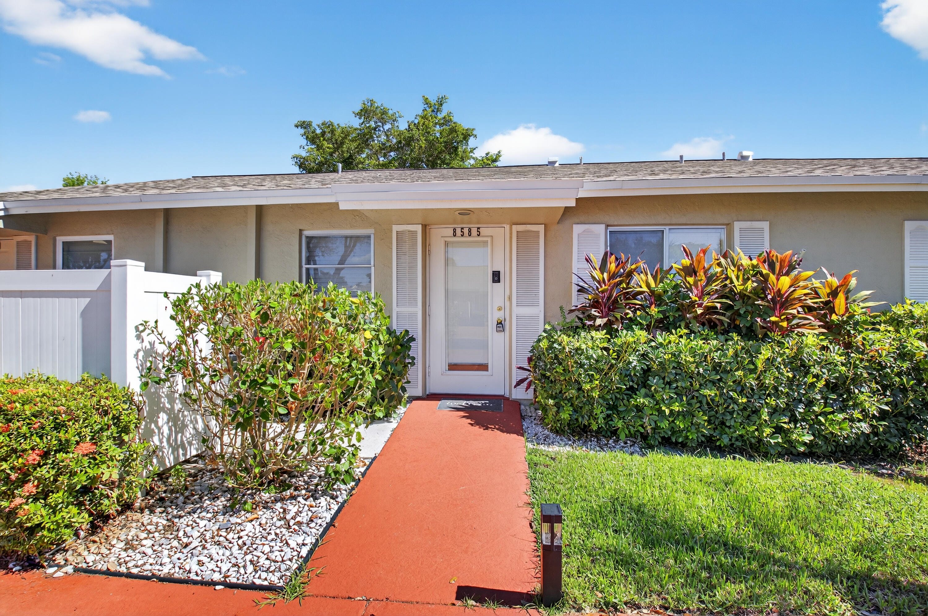 8585 Dreamside Lane Boca Raton, FL 33496 - Photo 4 of 35 004_DSC_2901