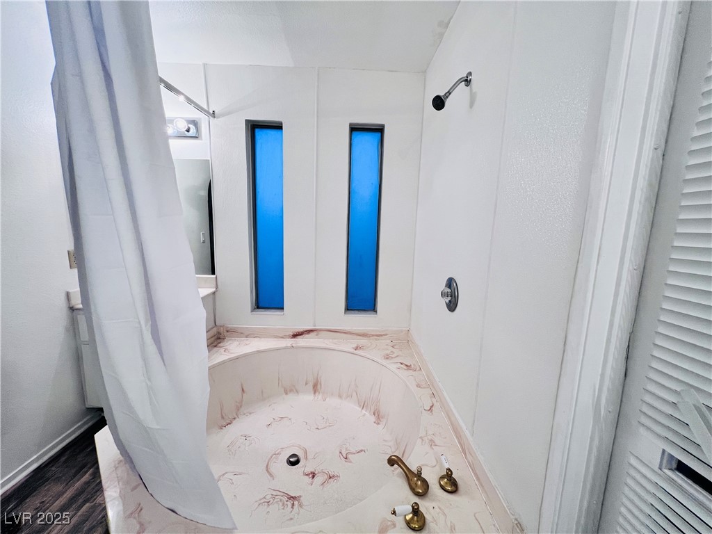 5048 Spencer Street, Unit C Las Vegas, NV 89119 - Photo 10 of 20 Bathroom with a tub
