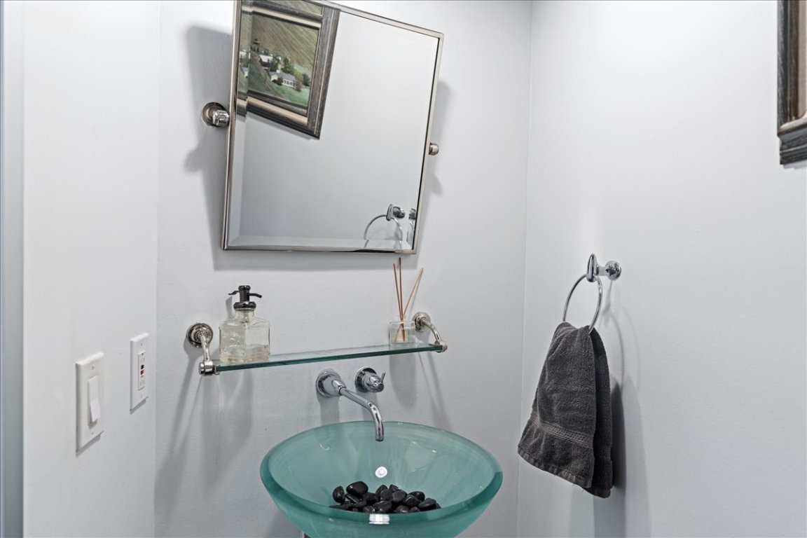 311 West 5th Street, Unit 1008 Austin, TX 78701 - Photo 16 of 31 a bathroom with a sink and mirror