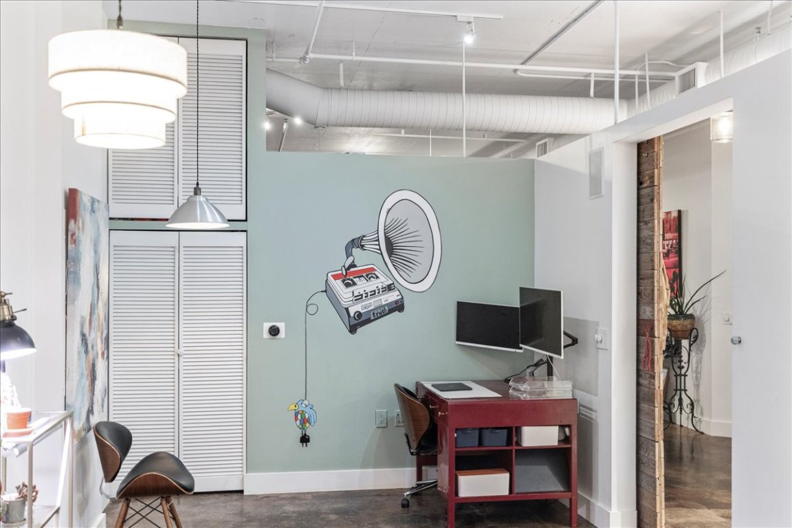311 West 5th Street, Unit 1008 Austin, TX 78701 - Photo 19 of 31 a view of a room with gym equipment