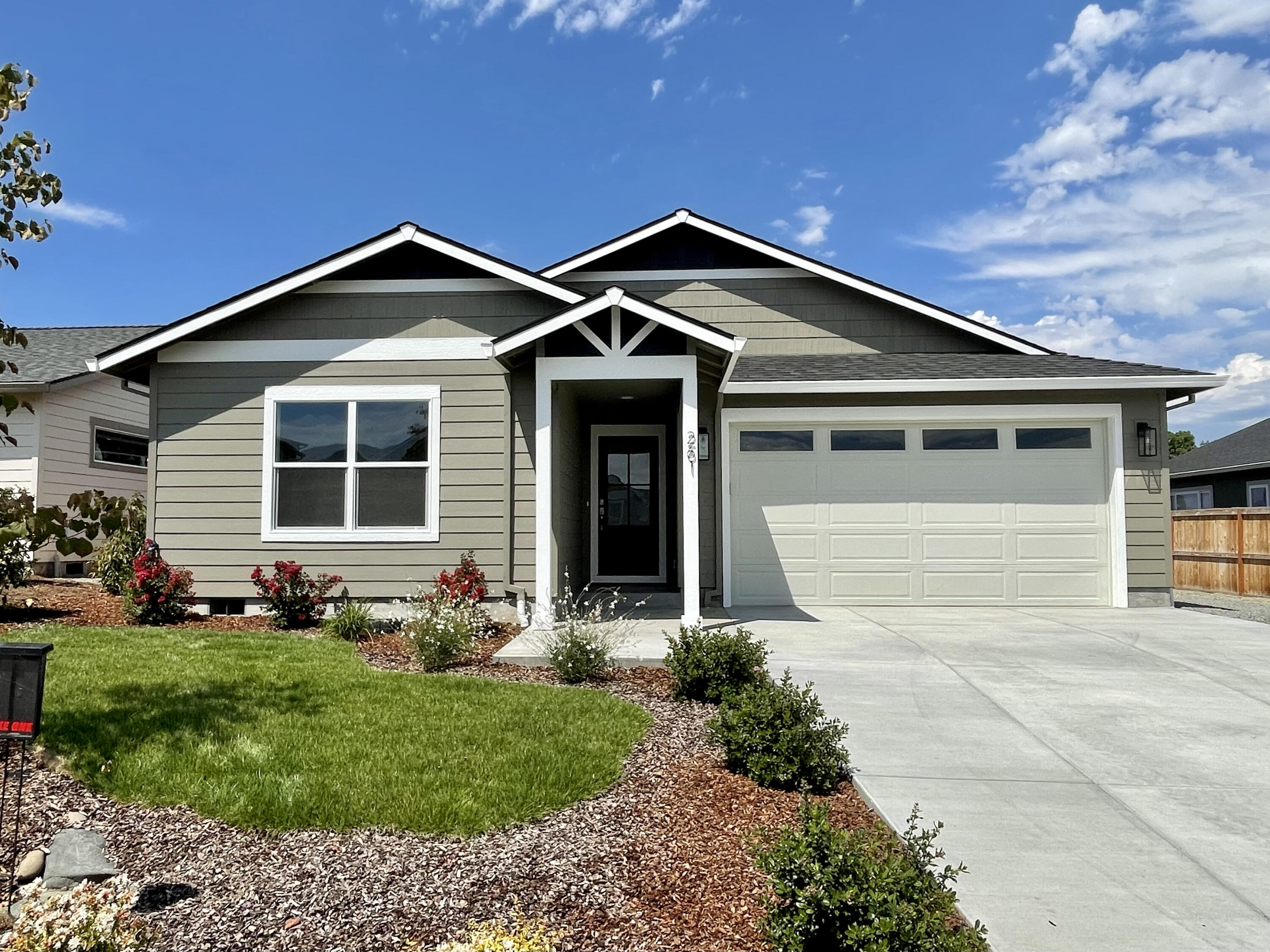 261 Autumn Ridge Road Talent, OR 97540 - Photo 1 of 42 IMG_3860