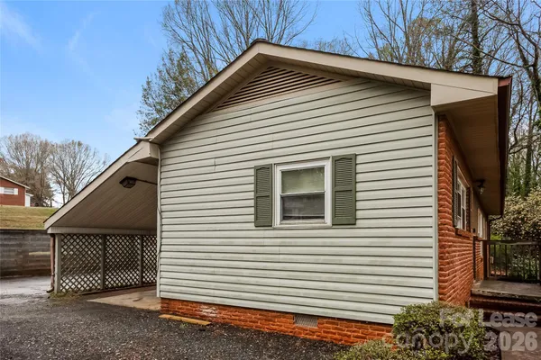 $1,750 | 1102 Woods Drive, Statesville, NC 28677