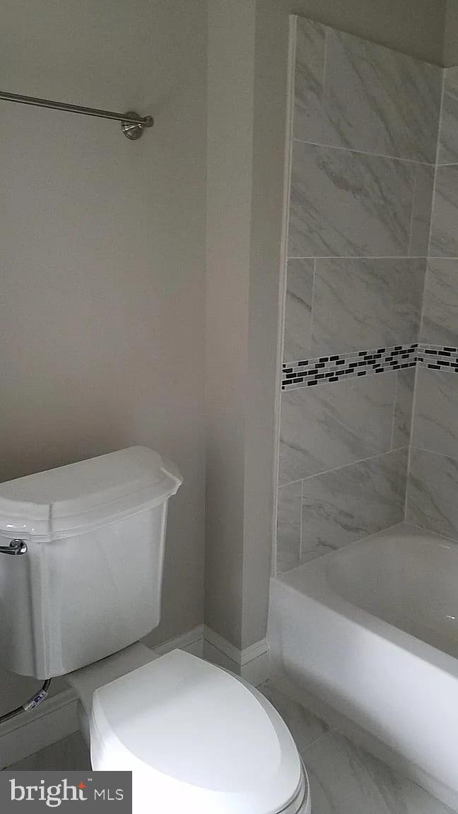 1128 South Hanover Street Baltimore, MD 21230 - Photo 14 of 26 a bathroom with a bathtub and a toilet