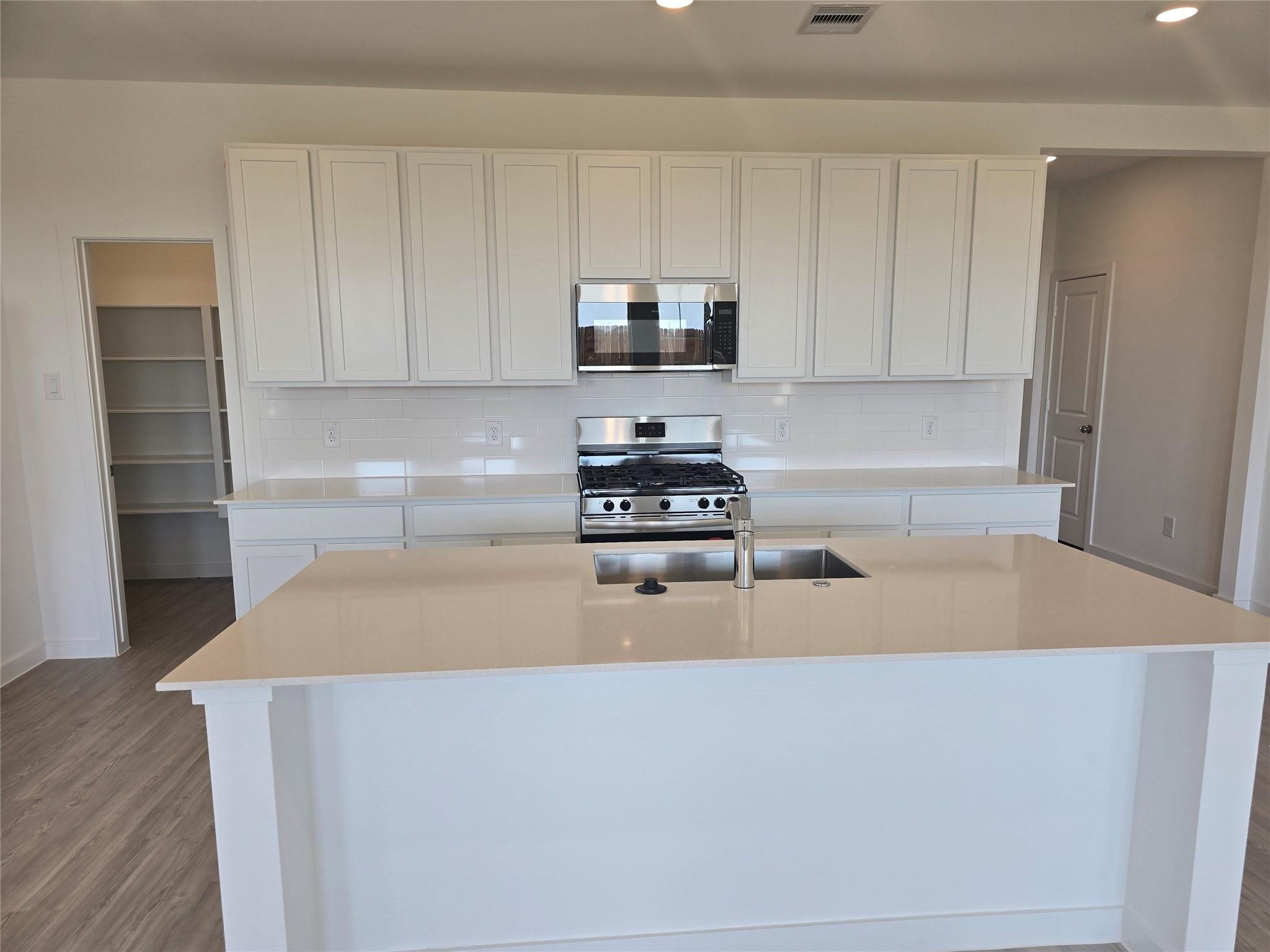 2510 Rose Gold Drive Rosharon, TX 77583 - Photo 5 of 14 Pictures are representative of floor plan - not actual home for sale