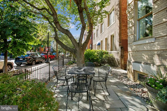 $2,400 | 1740 18th Street Northwest, Unit T2, Washington, DC 20009