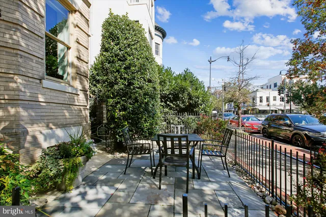 $2,400 | 1740 18th Street Northwest, Unit T2, Washington, DC 20009