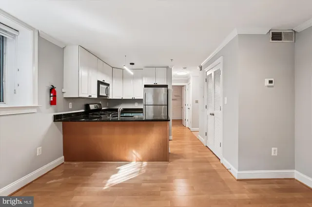 $2,400 | 1740 18th Street Northwest, Unit T2, Washington, DC 20009