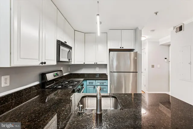 $2,400 | 1740 18th Street Northwest, Unit T2, Washington, DC 20009