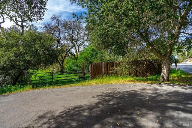 $525,000 | 1170 I Street, Petaluma, CA 94952