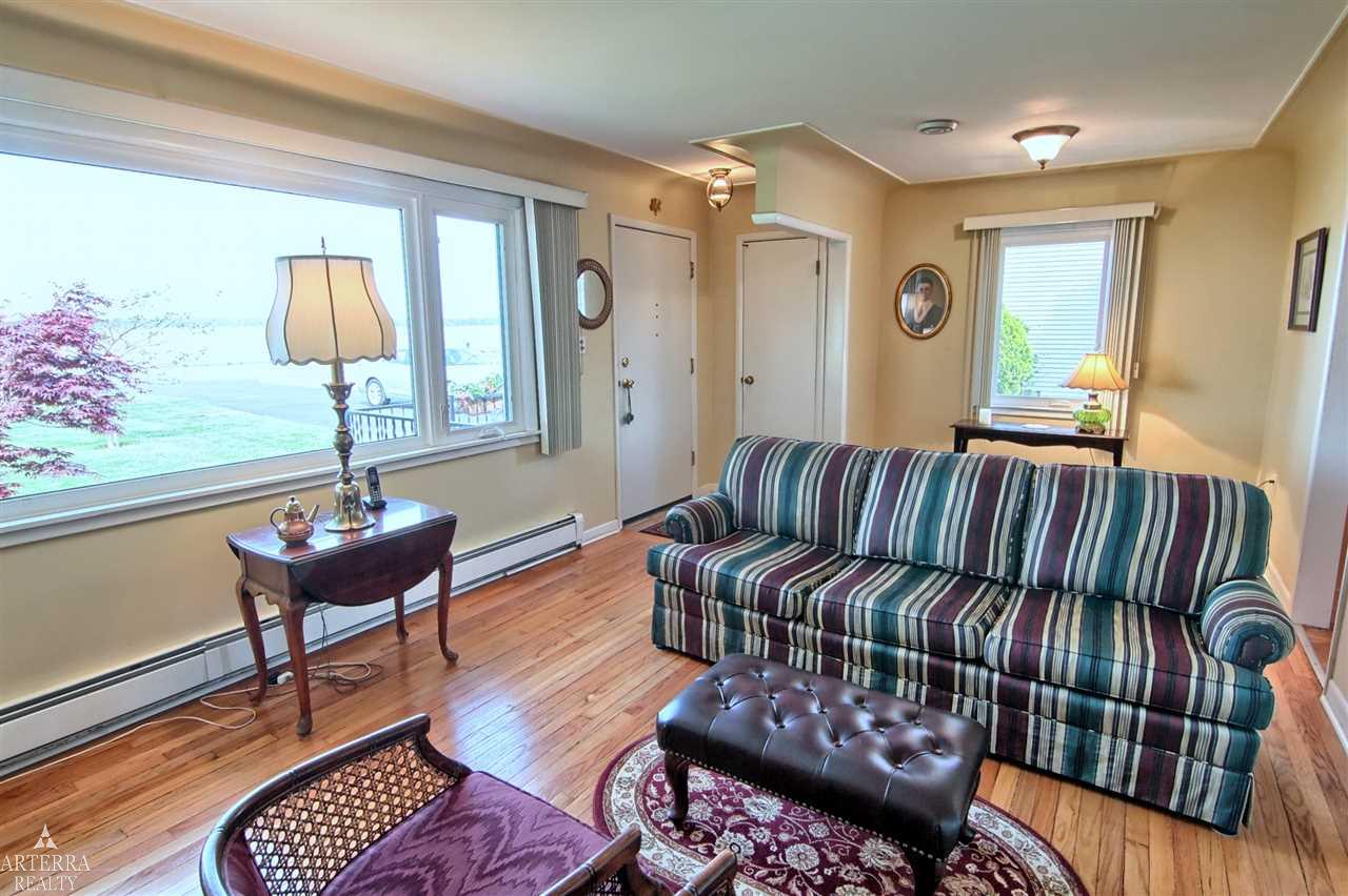 6395 Dyke Road Algonac, MI 48001 - Photo 17 of 26 Living Room