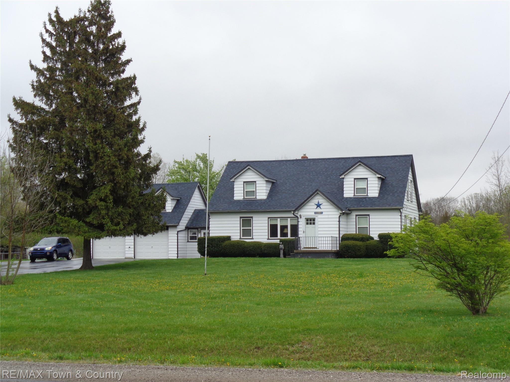 5320 North Linden Road Flint, MI 48504 - Photo 2 of 37 DSC03155.JPG