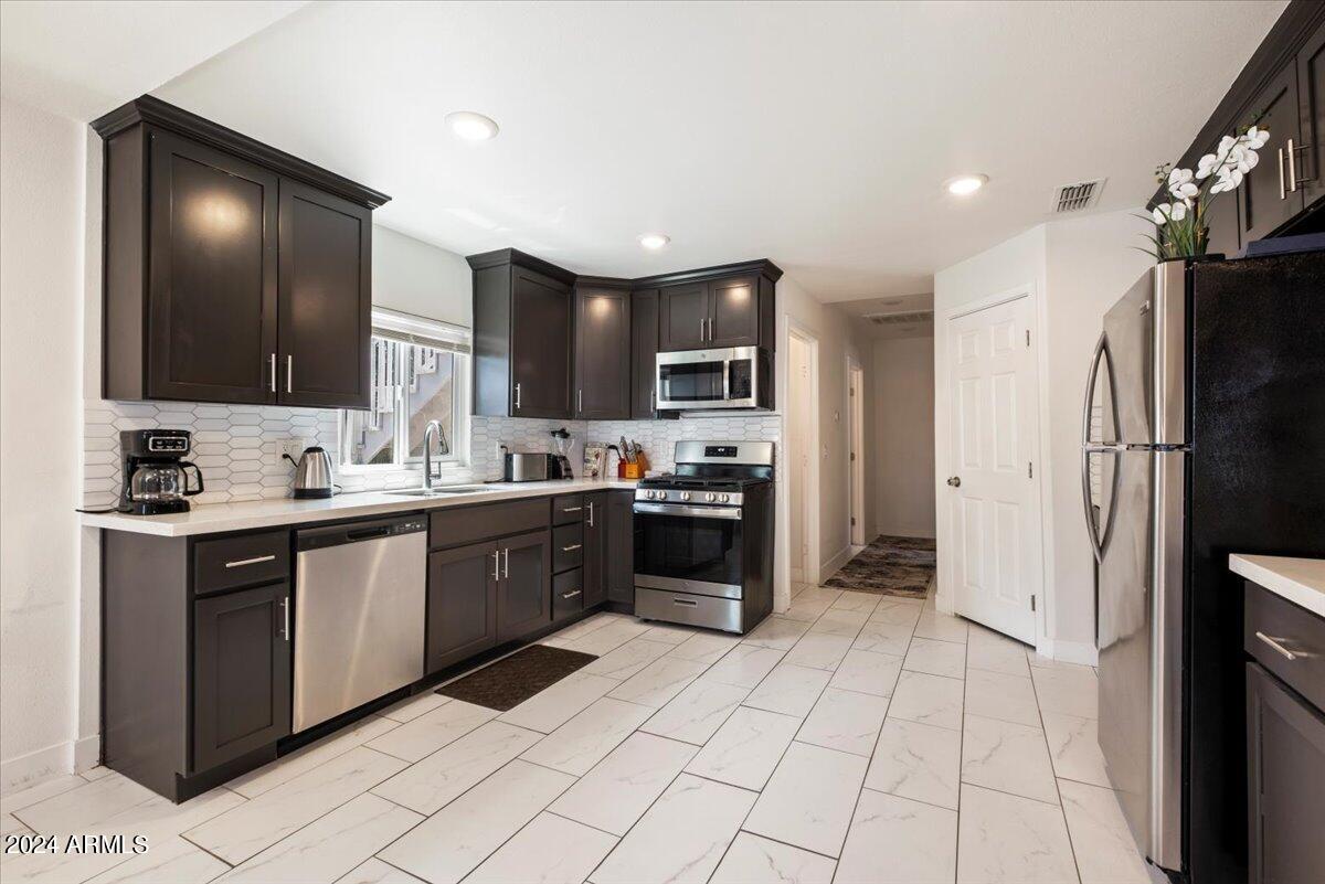 322 North 11th Place Phoenix, AZ 85006 - Photo 5 of 34 10-65312453