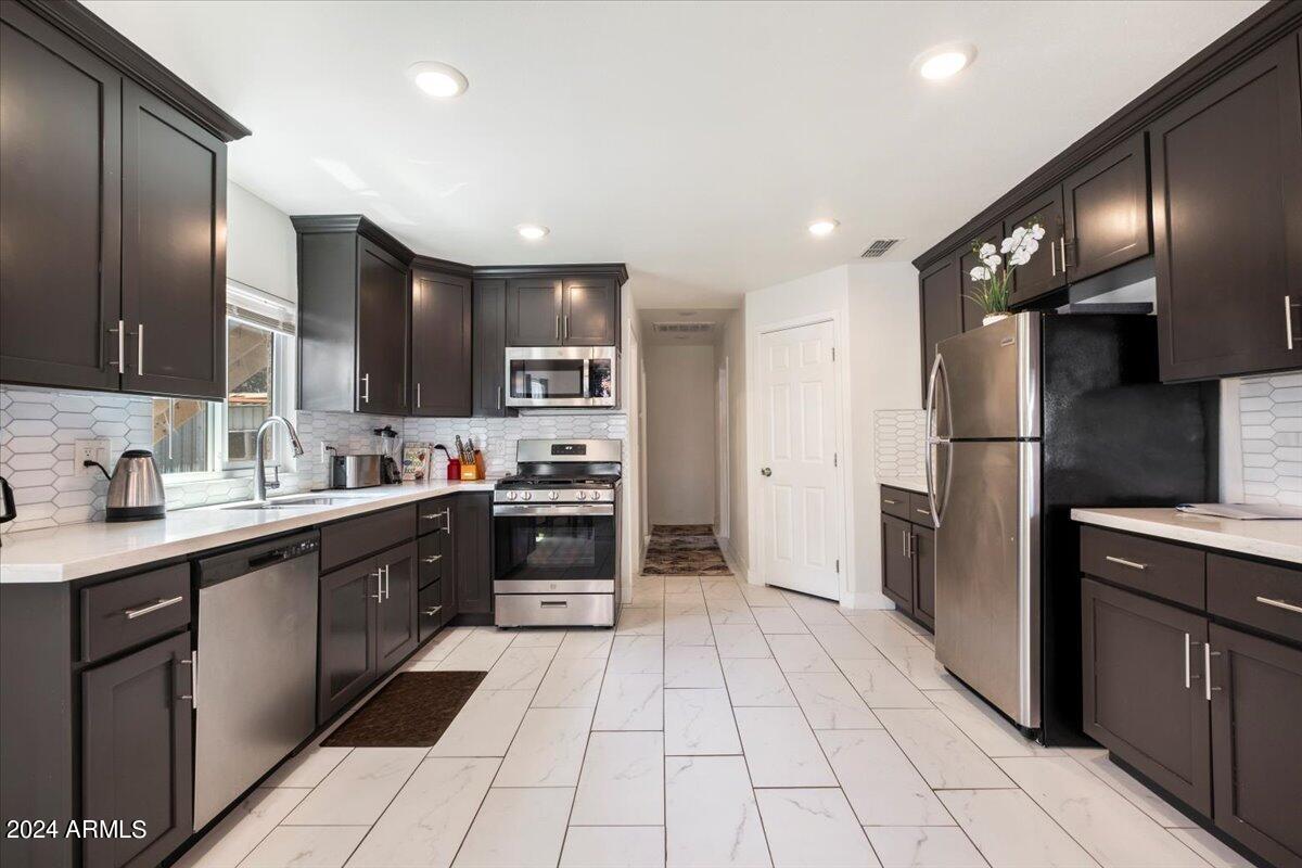 322 North 11th Place Phoenix, AZ 85006 - Photo 6 of 34 09-65312437