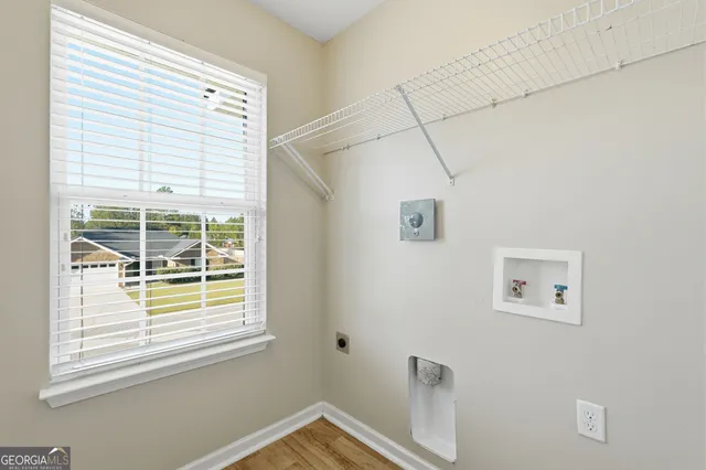 a view of a window in a room