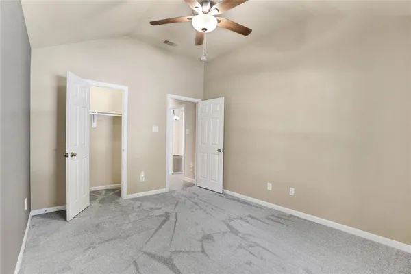 a view of a house with yard and plants