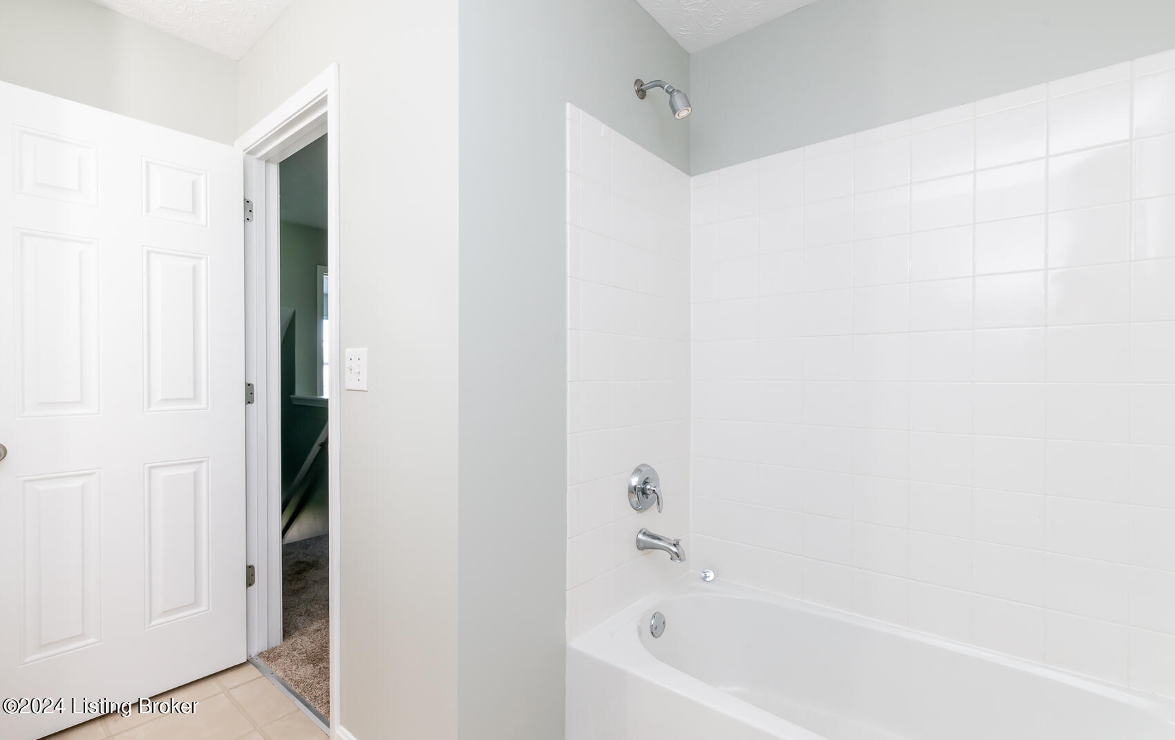 5114 Queens Castle Road Louisville, KY 40229 - Photo 19 of 26 Guest Bathroom