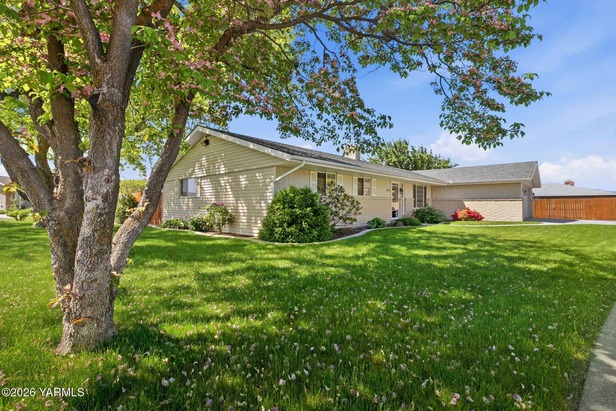 3606 Clinton Way Yakima, WA 98902 - Photo 1 of 30 3606 Clinton Way