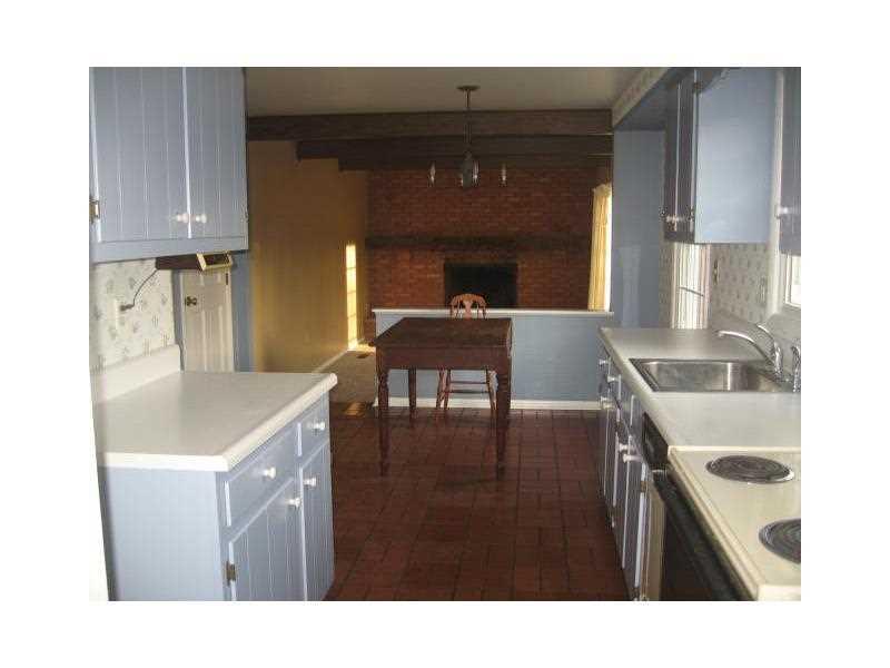 4075 Tuscarawas Road Beaver, PA 15009 - Photo 4 of 19 Kitchen. 18x11