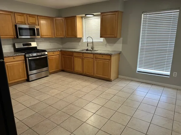 $1,700 | 221 Austin Street, Angleton, TX 77515