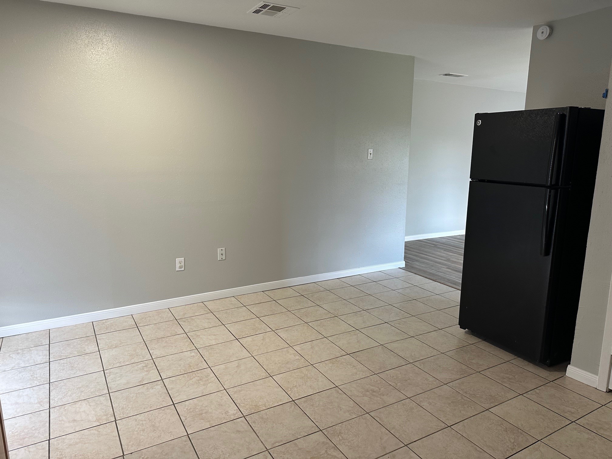 221 Austin Street Angleton, TX 77515 - Photo 4 of 9