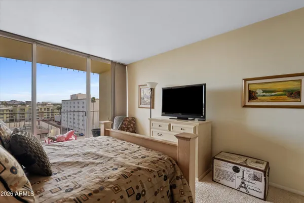 $430,000 | 207 West Clarendon Avenue, Unit F6, Phoenix, AZ 85013