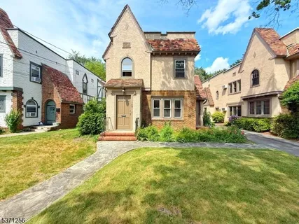 $3,300 | 166 Washington Place, Ridgewood, NJ 07450
