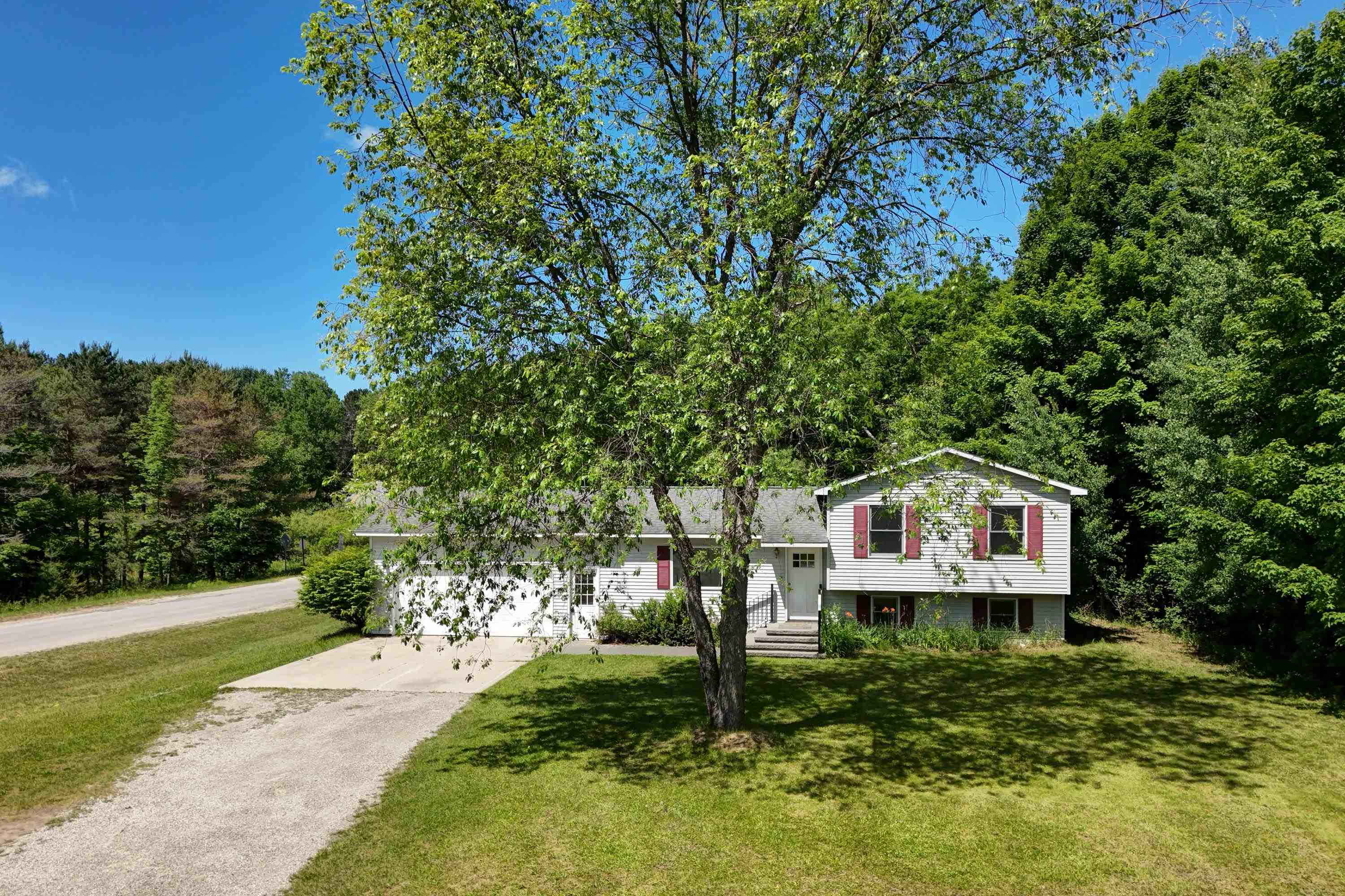 2575 Reily Court Traverse City, MI 49685 - Photo 7 of 37