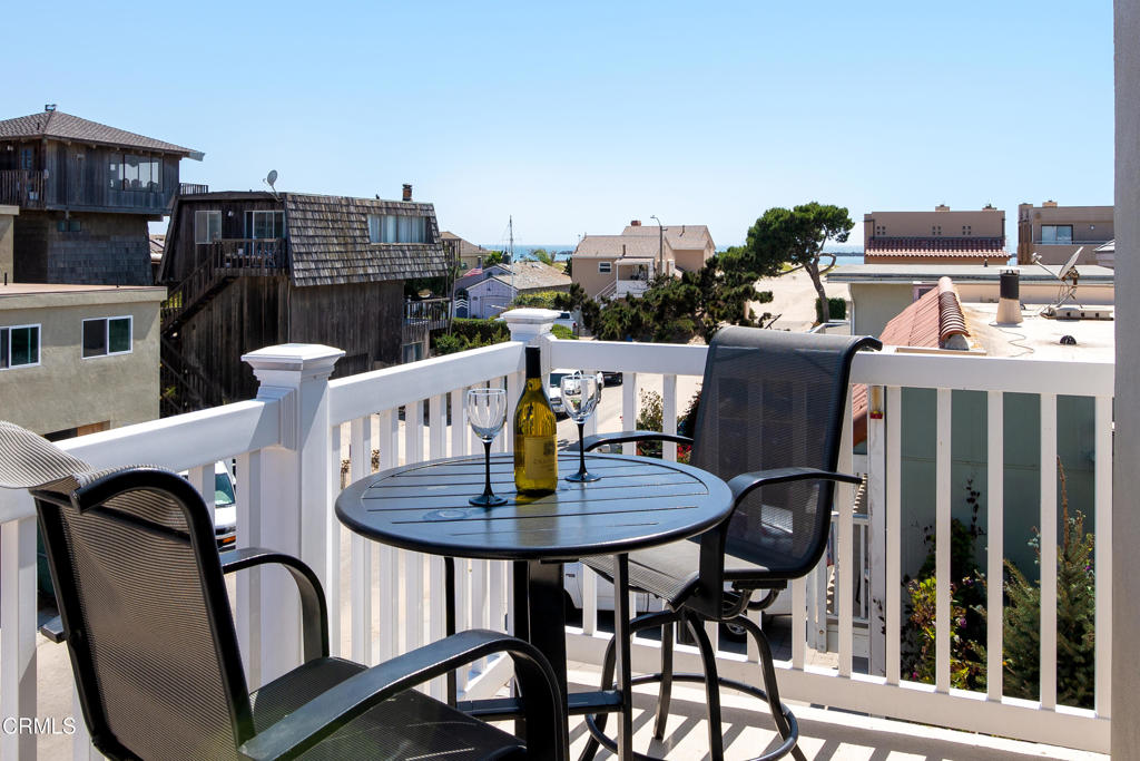 117 Santa Cruz Avenue Oxnard, CA 93035 - Photo 23 of 35 a view of balcony and patio