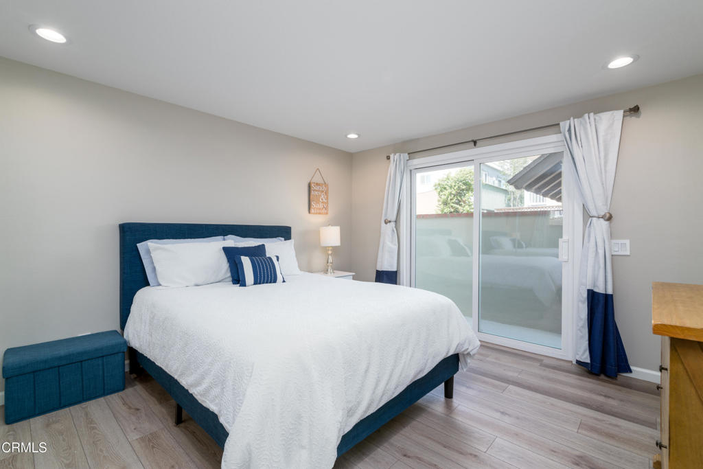 117 Santa Cruz Avenue Oxnard, CA 93035 - Photo 27 of 35 a bedroom with a bed and a large window
