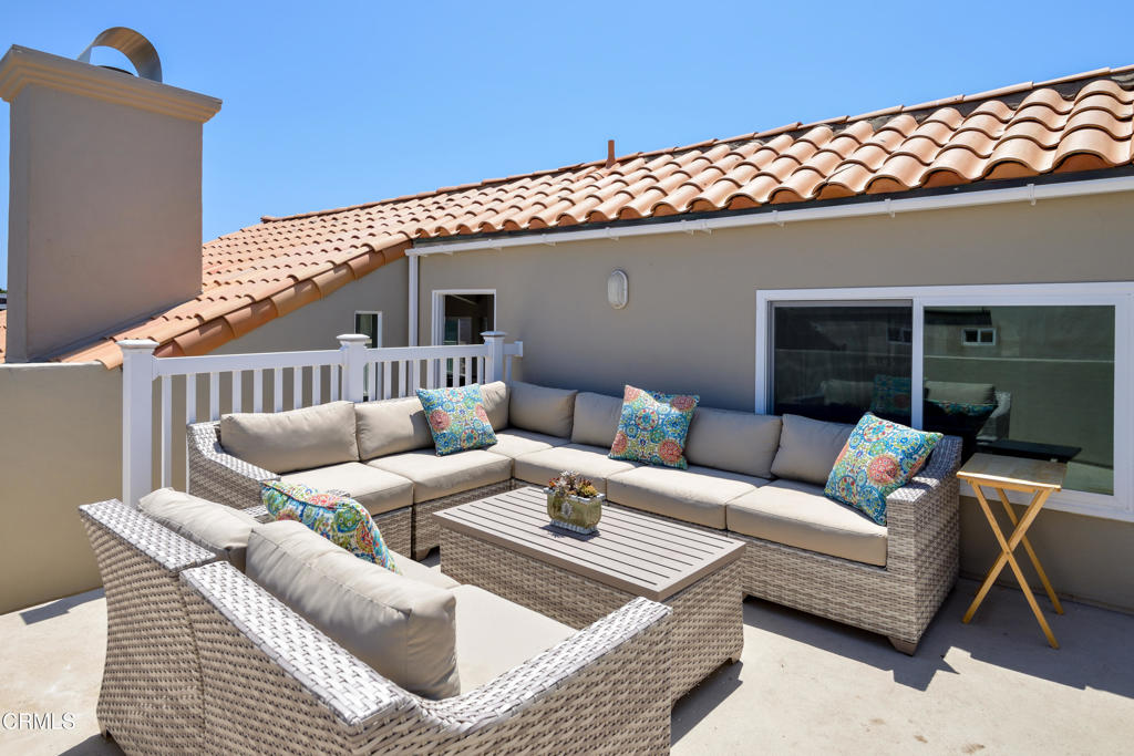 117 Santa Cruz Avenue Oxnard, CA 93035 - Photo 32 of 35 a building outdoor space with patio couch