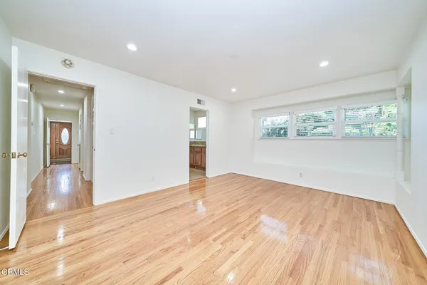 $5,200 | 5212 New York Avenue, La Crescenta, CA 91214