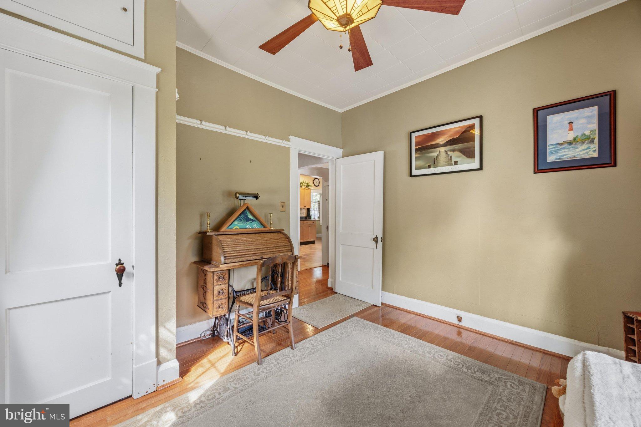 522 Old Hammonds Ferry Road Linthicum Heights, MD 21090 - Photo 18 of 109 Charming entryway with vintage accents.
