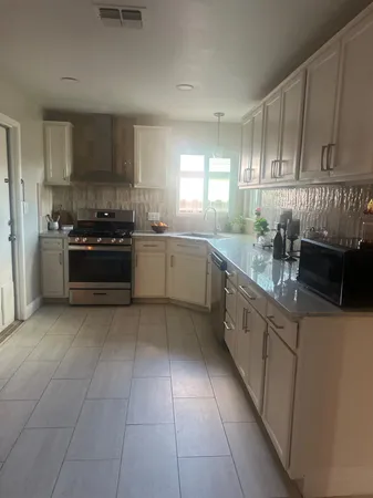 $400,000 | 1712 West 5th Street, Madera, CA 93637